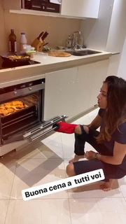 Elisabetta Gregoraci feet photo thumbnail