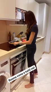 Elisabetta Gregoraci feet photo thumbnail