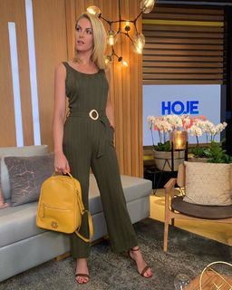 Ana Hickmann feet photo thumbnail