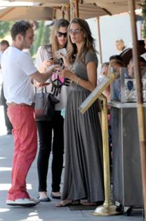 Alessandra Ambrosio feet photo thumbnail