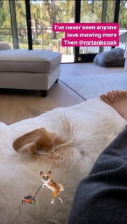 Kaley Cuoco feet photo thumbnail