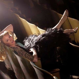 Virginia Madsen feet photo thumbnail