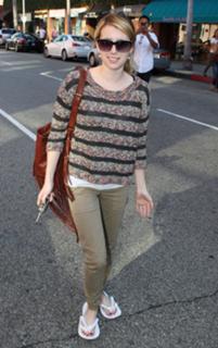 Emma Roberts feet photo thumbnail