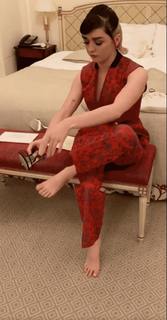 Maisie Williams feet photo thumbnail