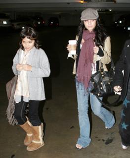 Vanessa Hudgens feet photo thumbnail