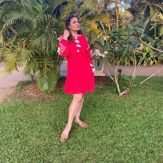 Raveena Tandon feet photo thumbnail