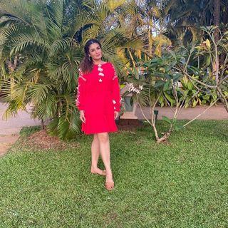 Raveena Tandon feet photo thumbnail