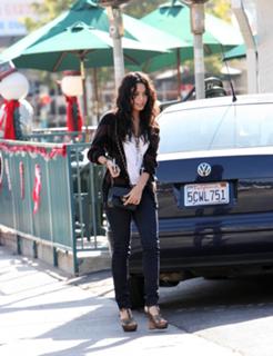 Vanessa Hudgens feet photo thumbnail