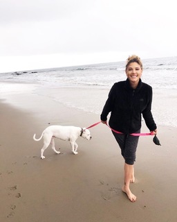 Daisy Fuentes feet photo thumbnail