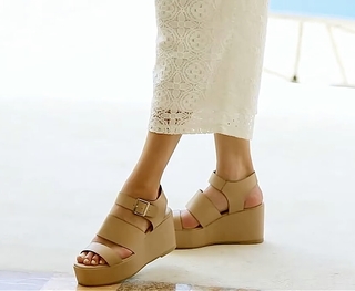 Cynthia Rodríguez feet photo thumbnail