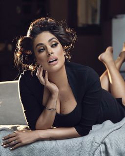 Galilea Montijo feet photo thumbnail
