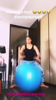 Bipasha Basu feet photo thumbnail