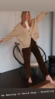 Martha Hunt feet photo thumbnail