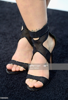 Ronda Rousey feet photo thumbnail