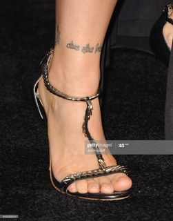 Ronda Rousey feet photo thumbnail