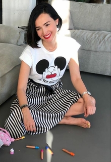 Caterina Balivo feet photo thumbnail
