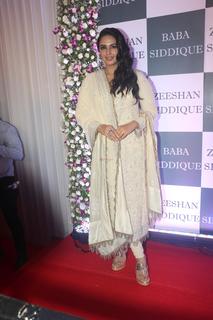 Huma Qureshi feet photo thumbnail