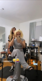 Amanda Saccomanno feet photo thumbnail