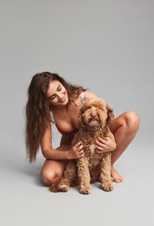 Taylor Hill feet photo thumbnail
