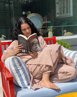 Kangana Ranaut feet photo thumbnail