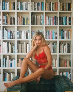Charly Jordan feet photo thumbnail