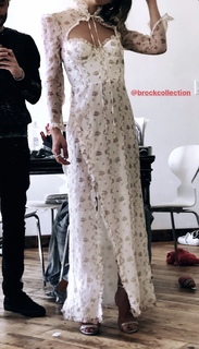 Selena Gomez feet photo thumbnail