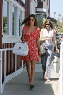 Alessandra Ambrosio feet photo thumbnail