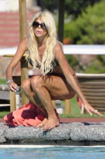 Victoria Silvstedt feet photo thumbnail