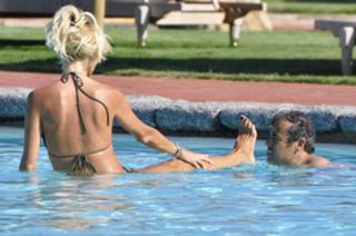 Victoria Silvstedt feet photo thumbnail