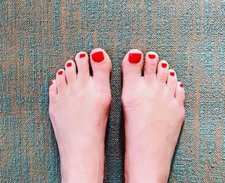 Melanie Sykes feet photo thumbnail