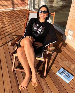 Caterina Balivo feet photo thumbnail