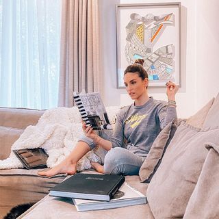 Athina Oikonomakou feet photo thumbnail