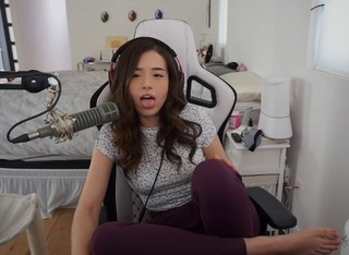 Imane Pokimane Anys feet photo thumbnail