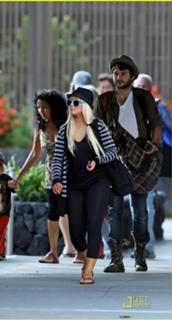 Christina Aguilera feet photo thumbnail