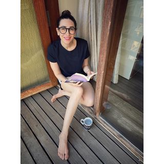 Karisma Kapoor feet photo thumbnail