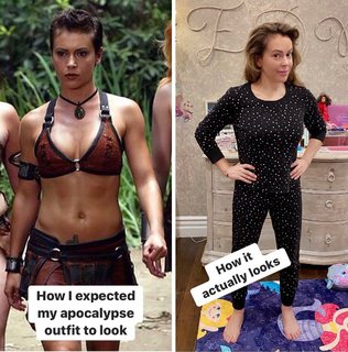 Alyssa Milano feet photo thumbnail