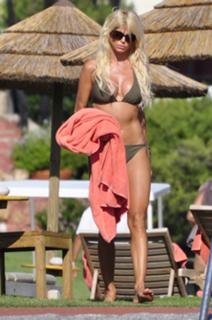 Victoria Silvstedt feet photo thumbnail