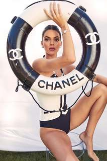 Kendall Jenner feet photo thumbnail