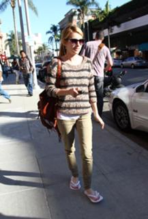 Emma Roberts feet photo thumbnail