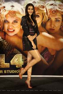 Pooja Hegde feet photo thumbnail