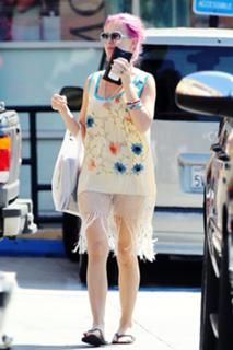 Katy Perry feet photo thumbnail