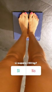 Veronica Maya feet photo thumbnail