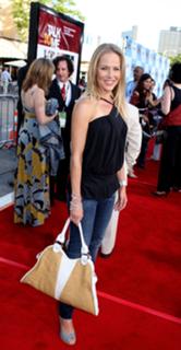 Julie Benz feet photo thumbnail