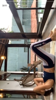 Isis Valverde feet photo thumbnail