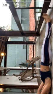 Isis Valverde feet photo thumbnail