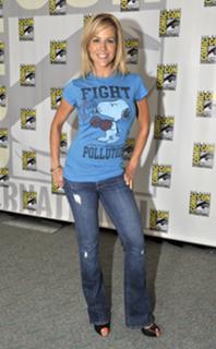 Julie Benz feet photo thumbnail