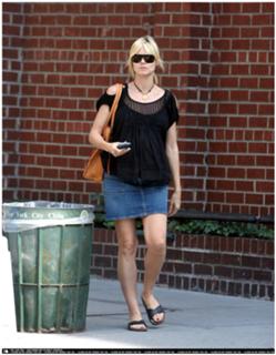 Heidi Klum feet photo thumbnail