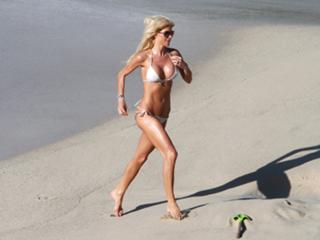 Victoria Silvstedt feet photo thumbnail