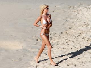 Victoria Silvstedt feet photo thumbnail
