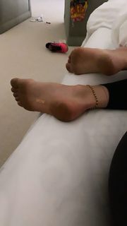 Behati Prinsloo feet photo thumbnail